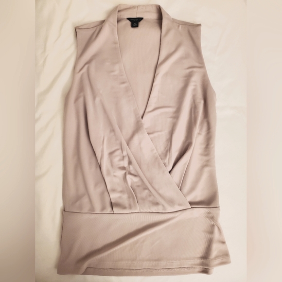 Elegant Ann Taylor top - Picture 1 of 3
